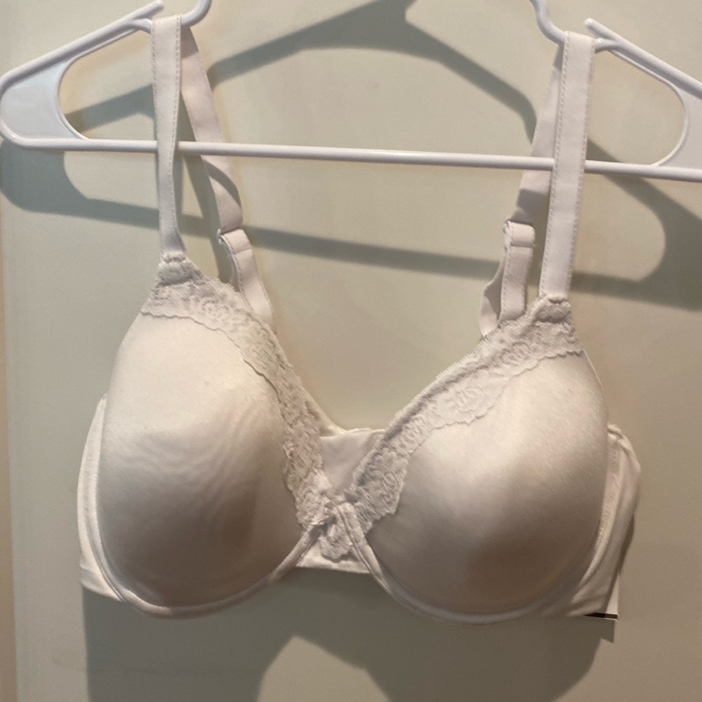 Maidenform Ladies Underwire Bra. convertible Straps. ‎ Size 38D.  White. NWT